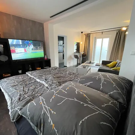 Gleis 11 - Kontaktloser 24-7 Check-i, Boxpringbett, W-lan & Parkplatz Kostenlos Apartment *